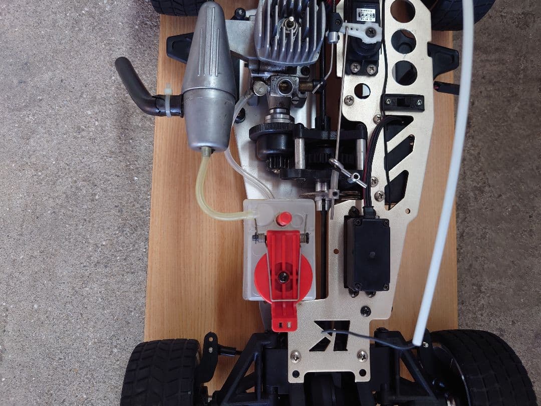 京商 カルソニックスカイラインGT-R 4WD エンジンラジコン