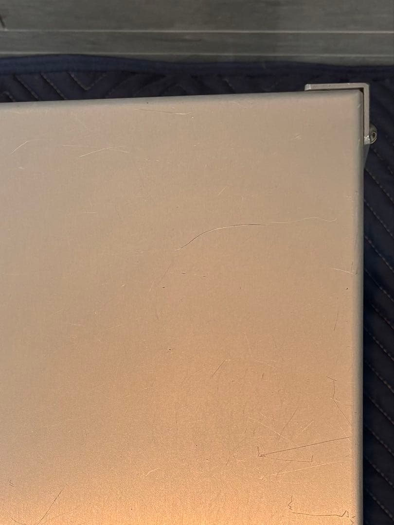 無印良品良品アルミサイドテーブル　435㍉×435㍉高さ370㍉（キャスター含）