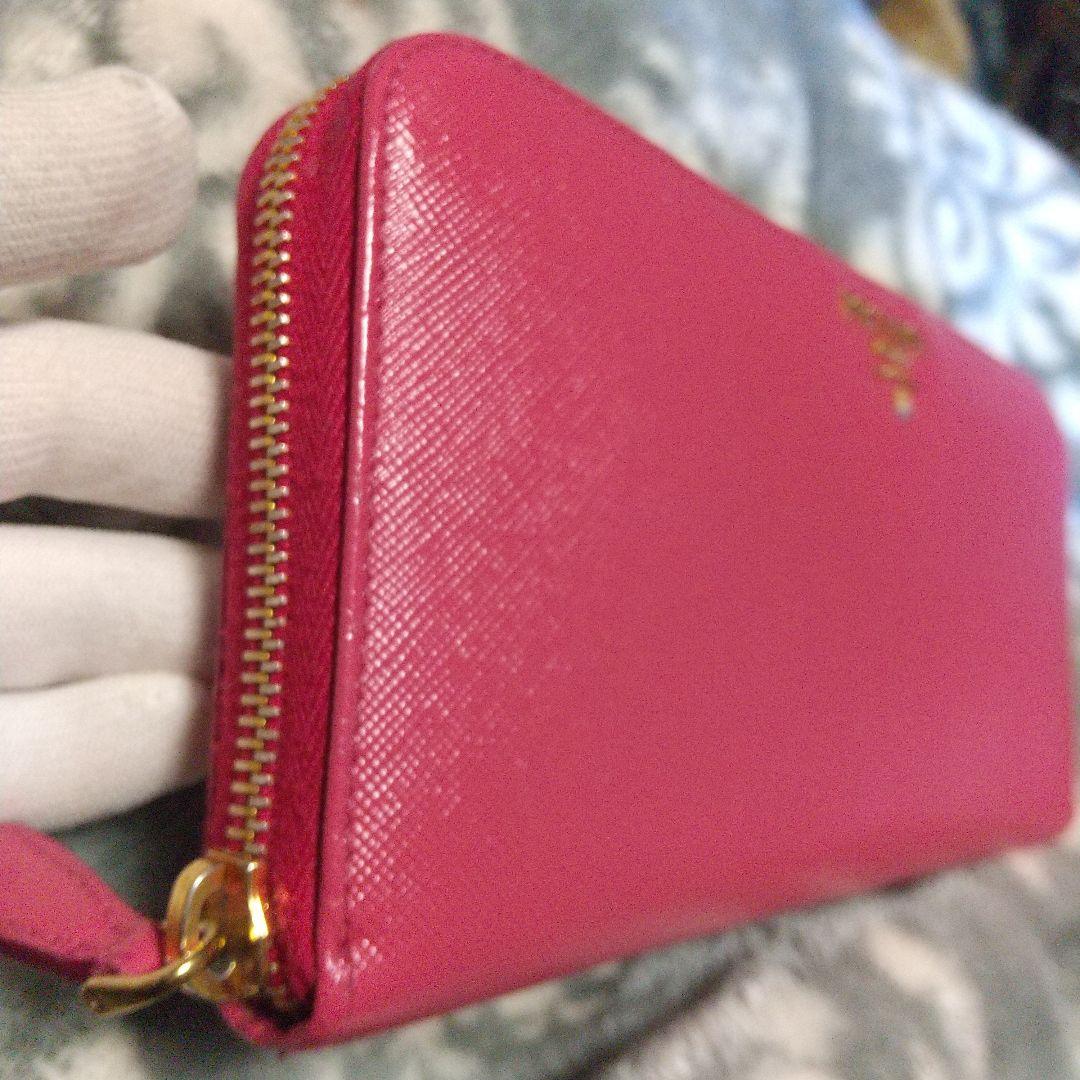 PRADAサフィアーノラウンドファスナー 長財布ピンク系