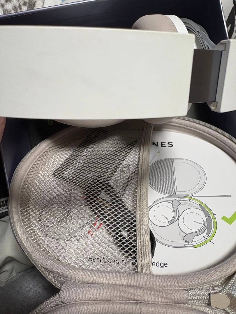 r*4様 Shureワイヤレスヘッドホン AONIC40　(白)