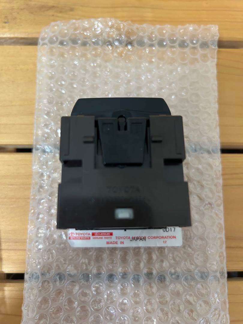 トヨタ純正 イルミ付き　パワーウインドスイッチ　ミラースイッチ　RAV4 ヤリス