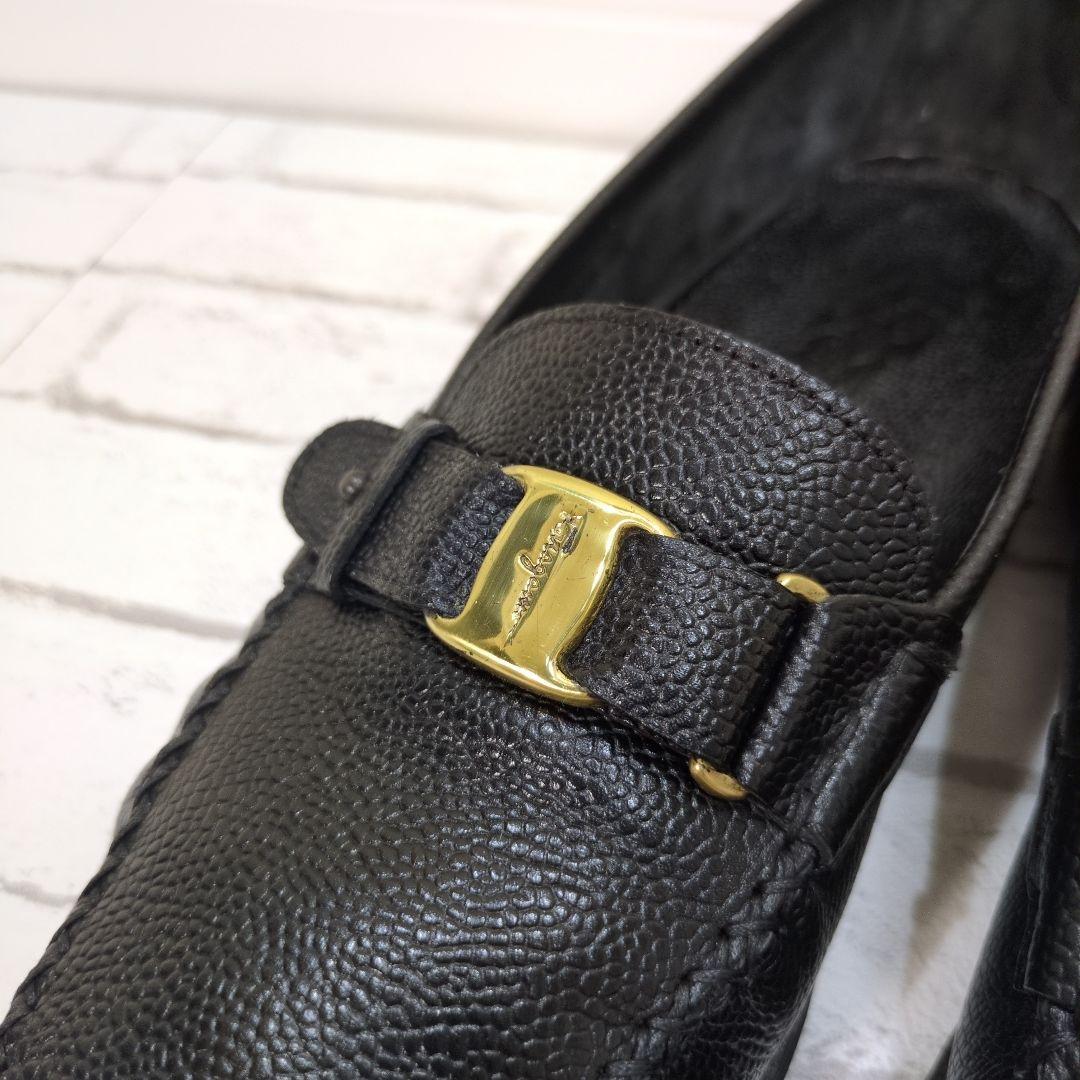 美品　Ferragamo　フェラガモ　シボ革　ローファー　ヴァラ　ゴールド