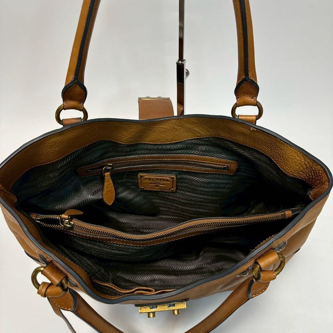 u85【美品】プラダ　ロゴ金具　レザー　クロシェット　ハンドバッグ　トート.