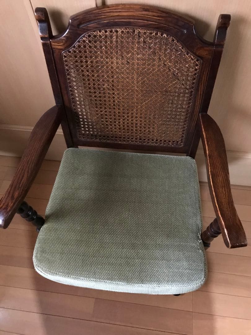 木製　アーム付き　椅子