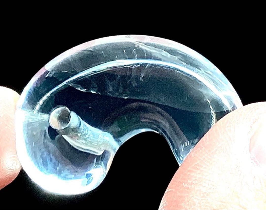 ✳幻影‼️ファントムクォーツ 山の形状　ガネッシュヒマール水晶勾玉　極上品鑑別書付