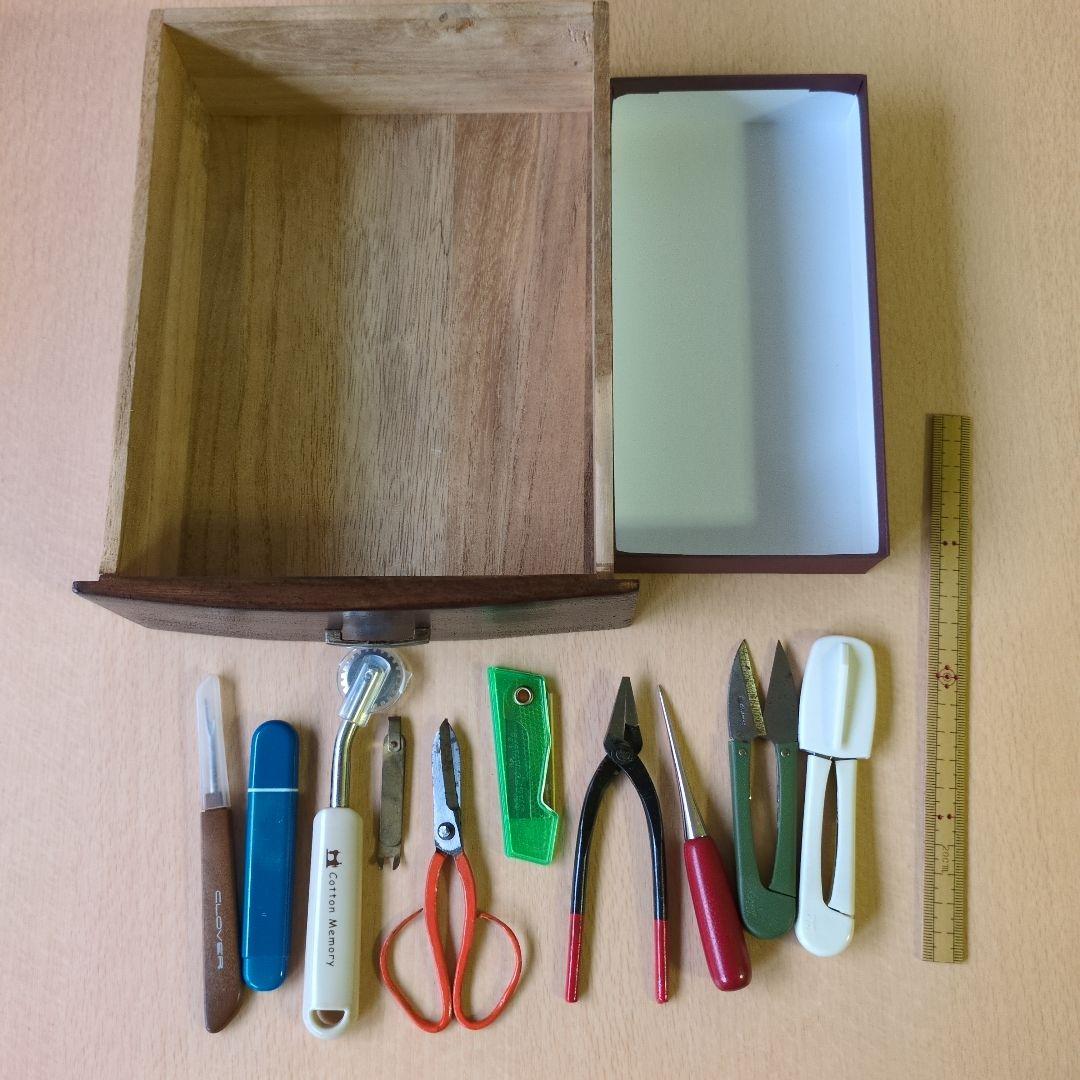 木製 3段 小物入れ 昭和レトロ　アンティーク　裁縫道具付