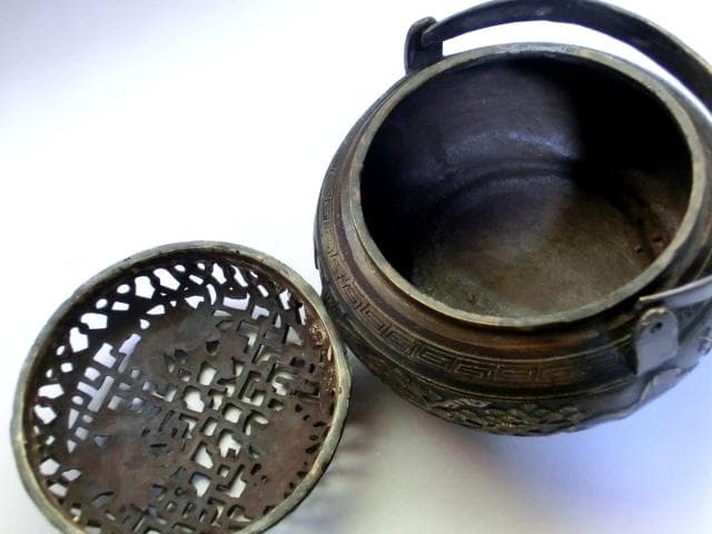 手炉■「大清年製」花唐草 古銅製 松竹梅 菊 手あぶり 手火鉢 香炉 時代物■