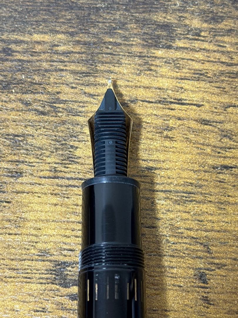 筆記確認&洗浄済　三帯　ヘミングウェイ芯 18K モンブラン　万年筆　中字