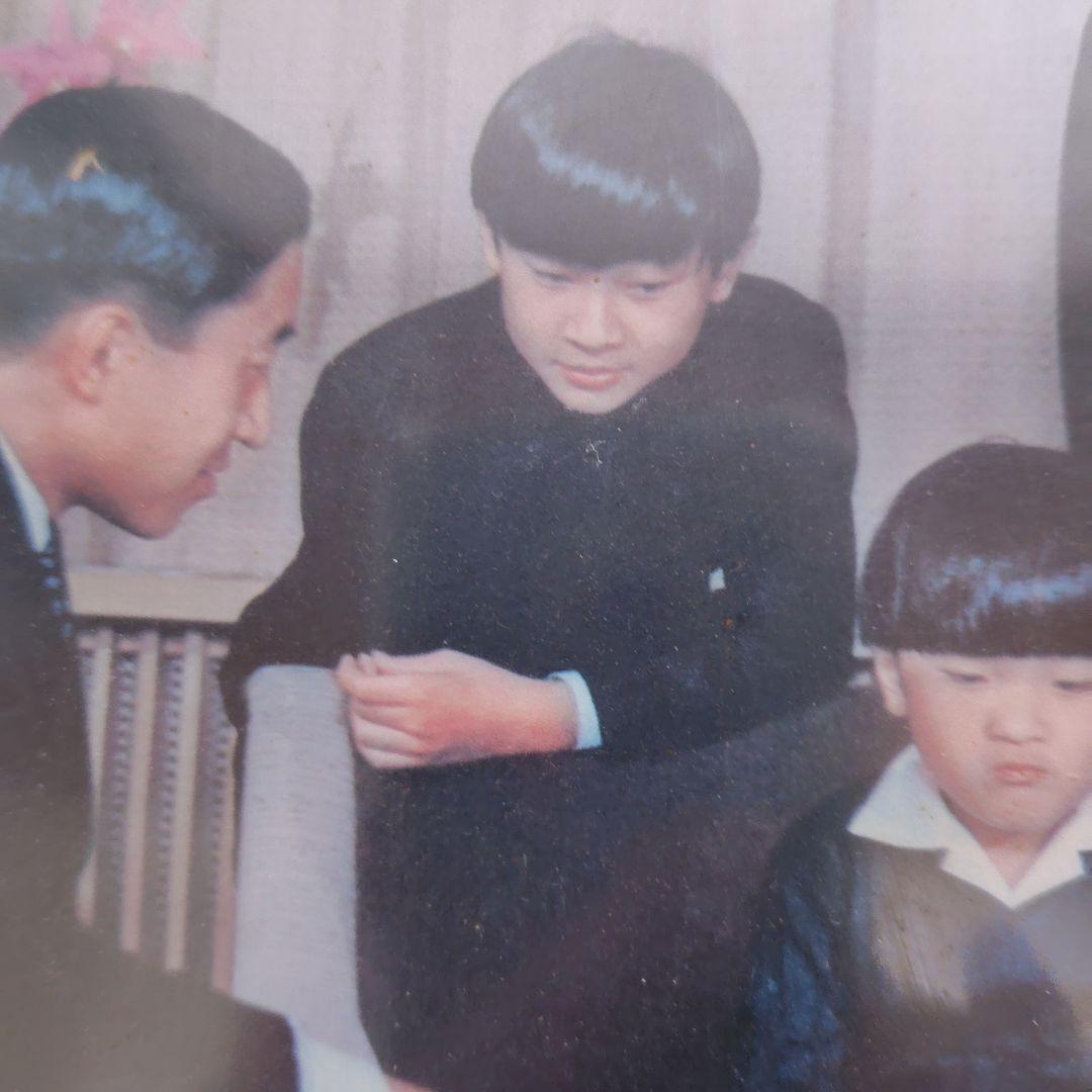 家族の集合写真 金色フレーム