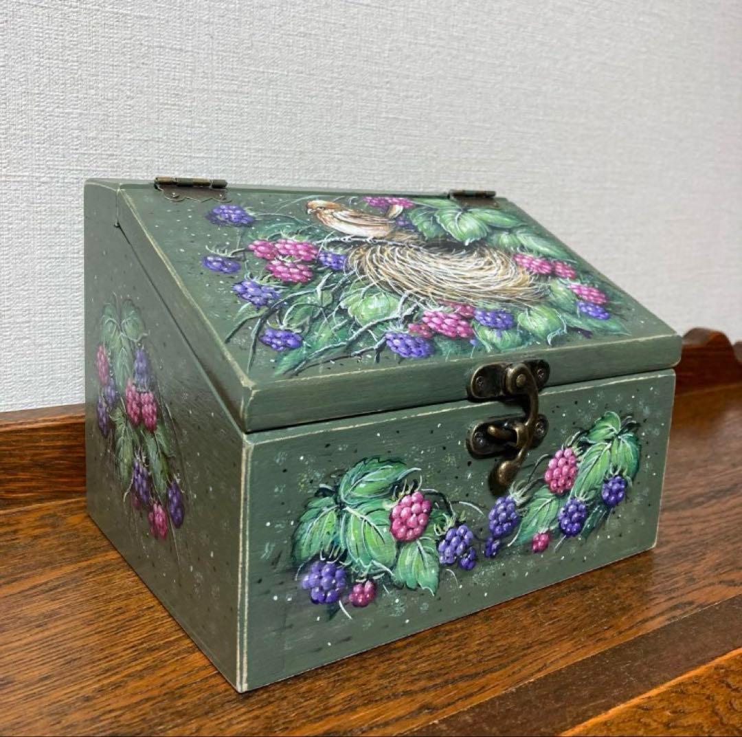 ロシア雑貨☆『ベリー&鳥の巣』木製収納box マトリョーシカ ガリーナ作