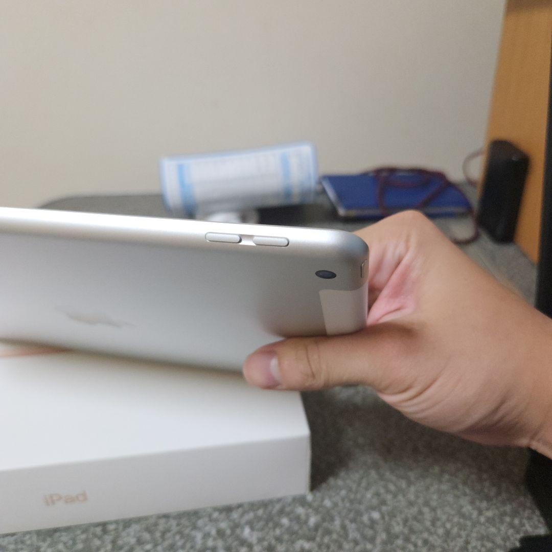 Apple iPad (第7世代) シルバーバッテリー容量95% 32Gb