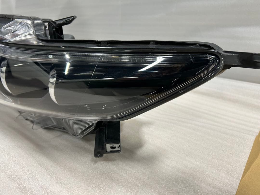 菊 ハリアー 60系 前期 左右ヘッドライト 純正 LED