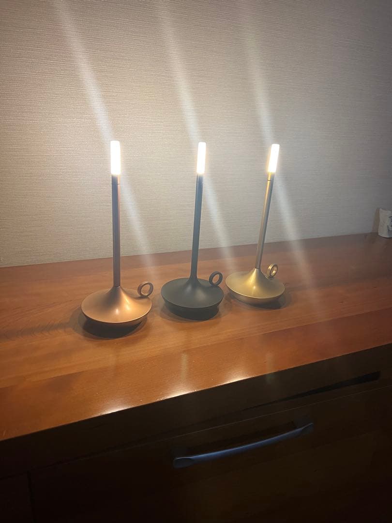 ロウソクスタイルのタッチセンサー式LED充電コードレスライト。クリスマスにも