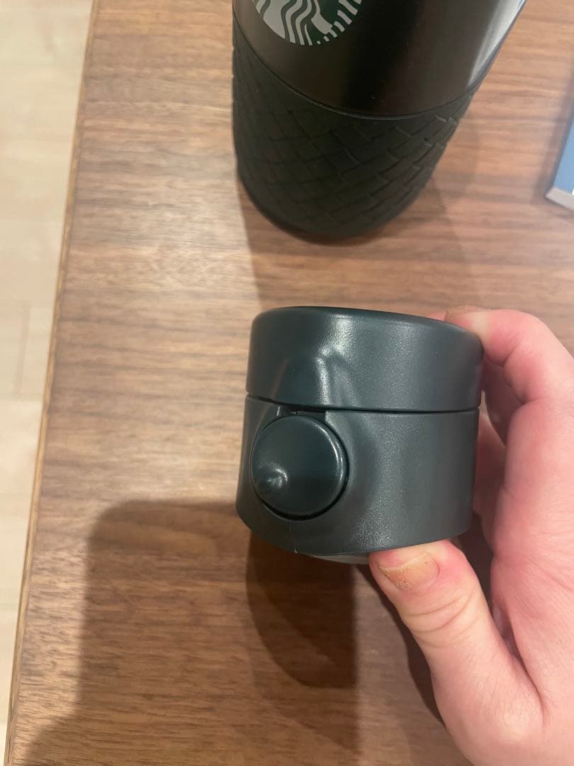 スターバックス　タンブラー　メタリックグリーン　新品！