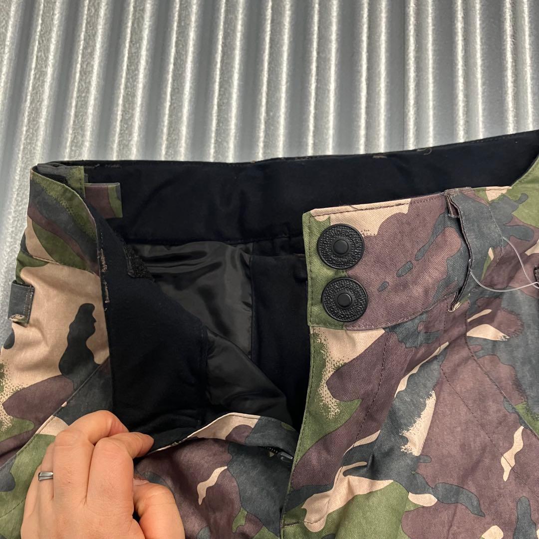 未使用　DC スノボウェア　スキーウェア　子供用　キッズ　上下　150cm