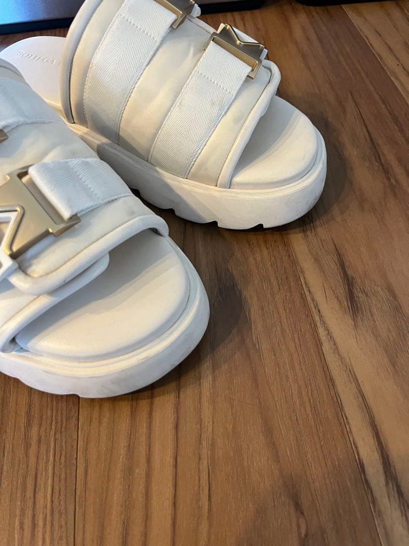 ボッテガ・ヴェネタ ホワイトサンダル