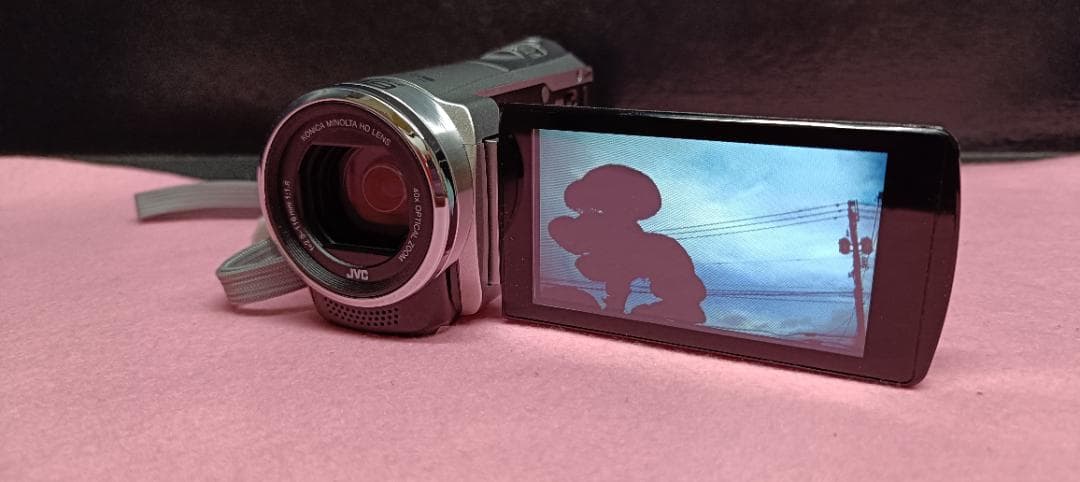 Y【中古品】JVCケンウッド　ビデオカメラ　Everio GZ-E780 銀色