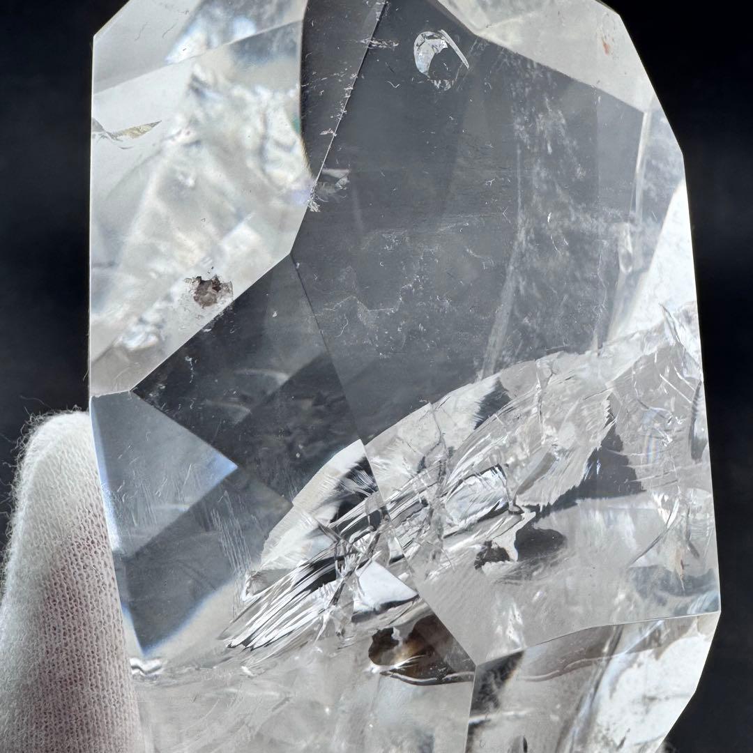 G-131虹&ラダー入り透明水晶フリーフォーム原石　アイリスクォーツ台座箱セット