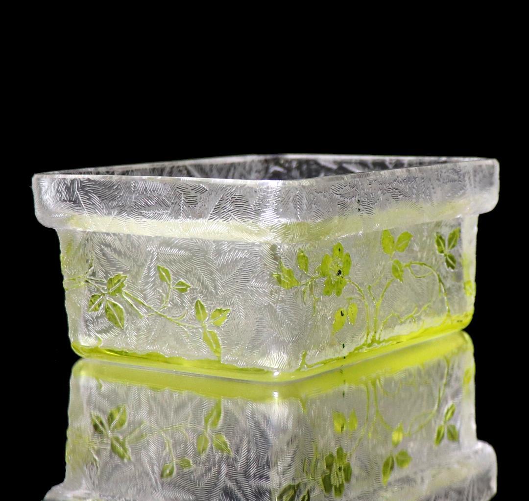 オールド・バカラ 最上級 レア型 金彩アシッドエッチング黄緑色被せ装飾小物入れ