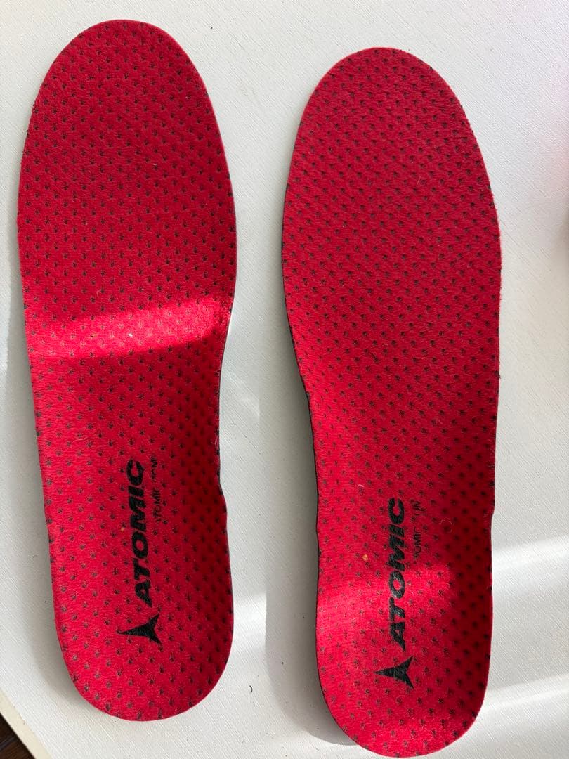 ATOMIC スキー ブーツ レッド