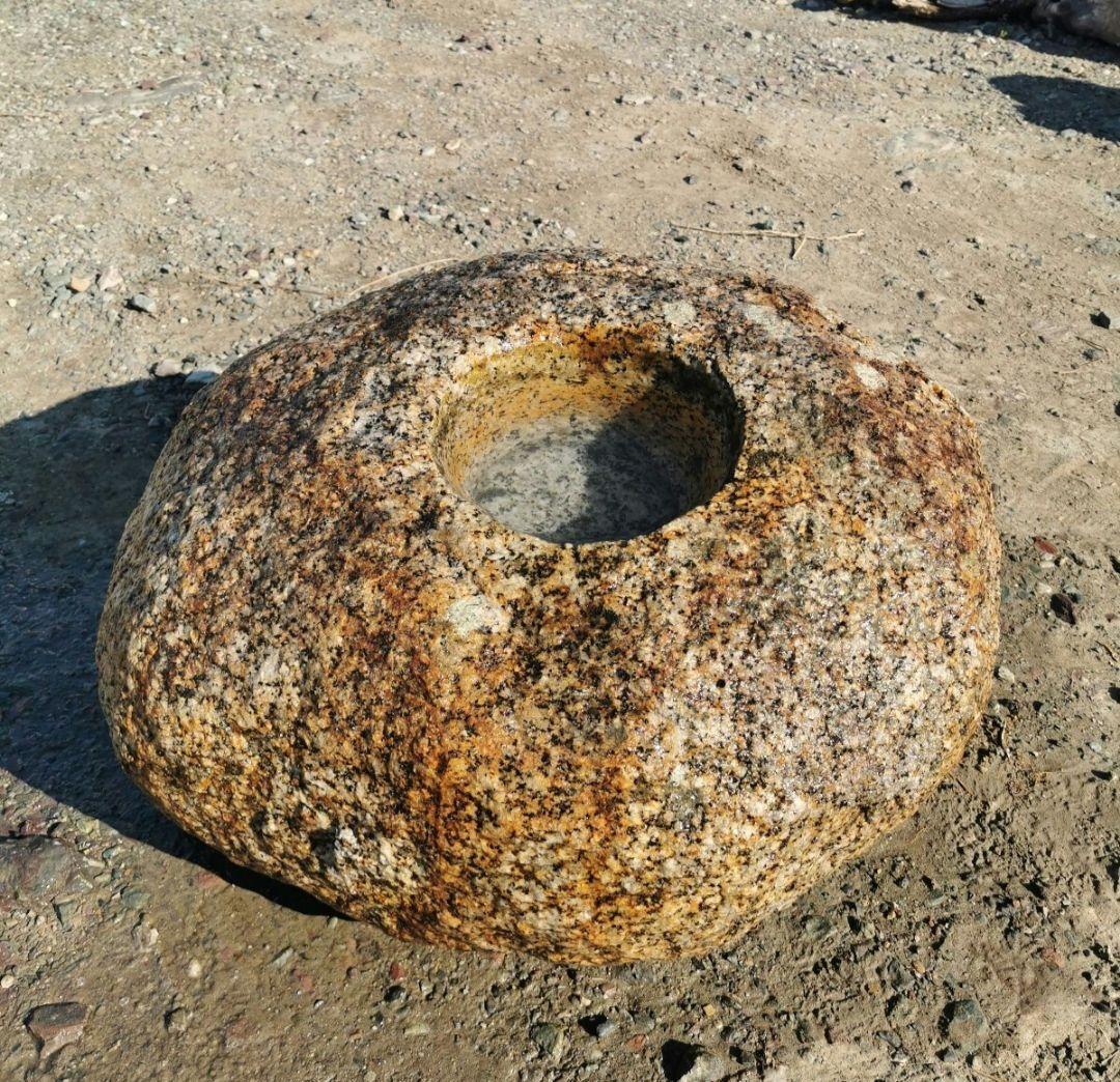 錆御影石蹲　184キロ　庭石　石　鑑賞石 庭　坪庭　ガーデニング