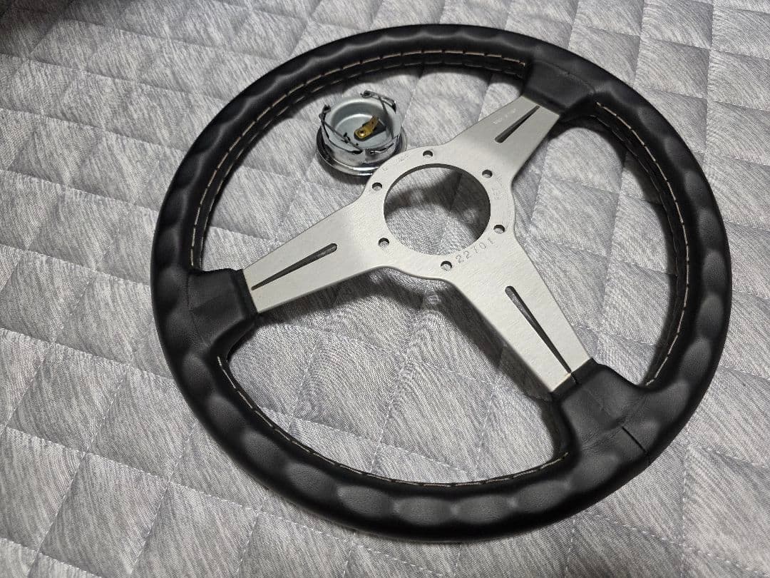 ナルディ クラシック レザー 34パイ