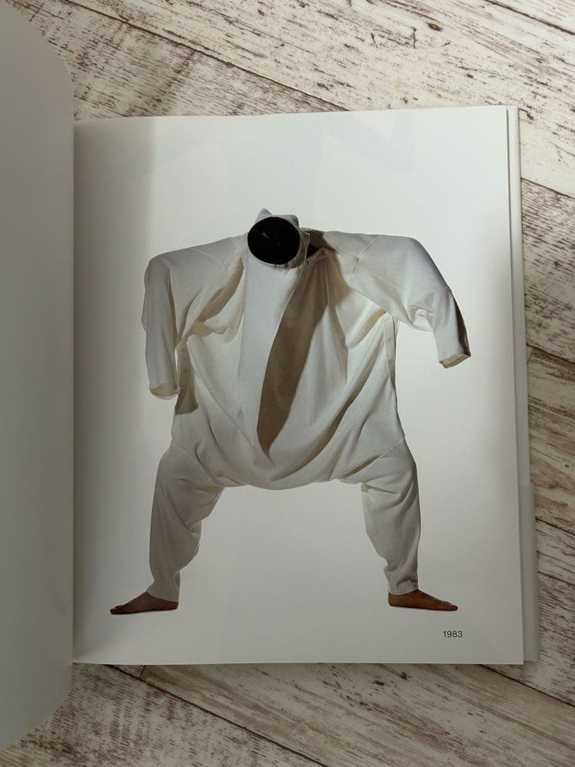 アーヴィング・ペン　三宅一生の仕事への視点