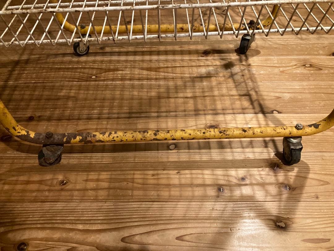 昭和レトロ　ワイヤーラック3段仕様　キャスター付　店舗什器　シャビーラック③