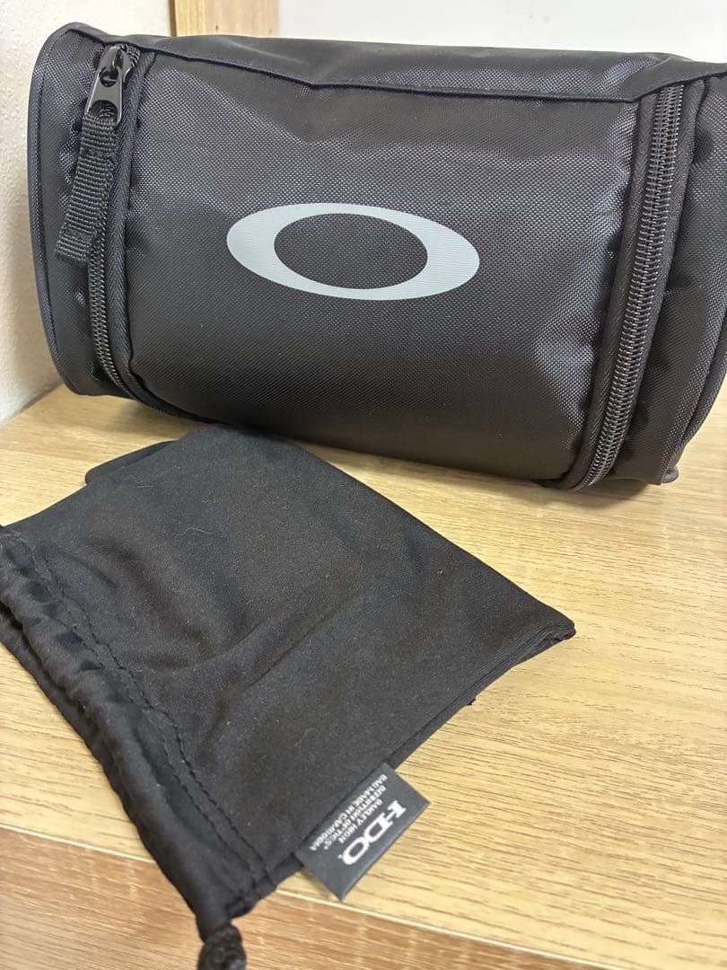 新品未使用オークリーゴーグル収納バッグ付き