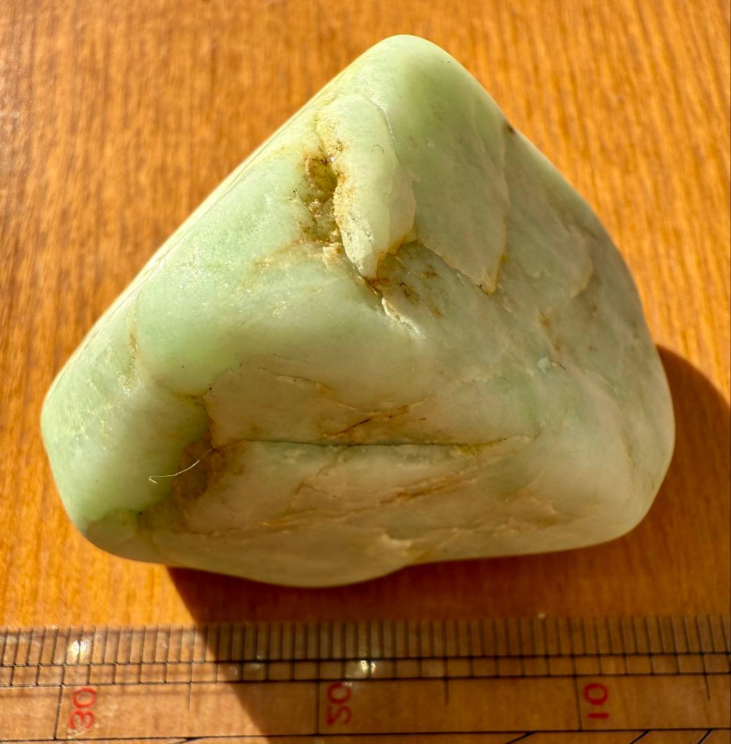 新潟県糸魚川市親不知海岸産ヒスイ輝石岩　海石