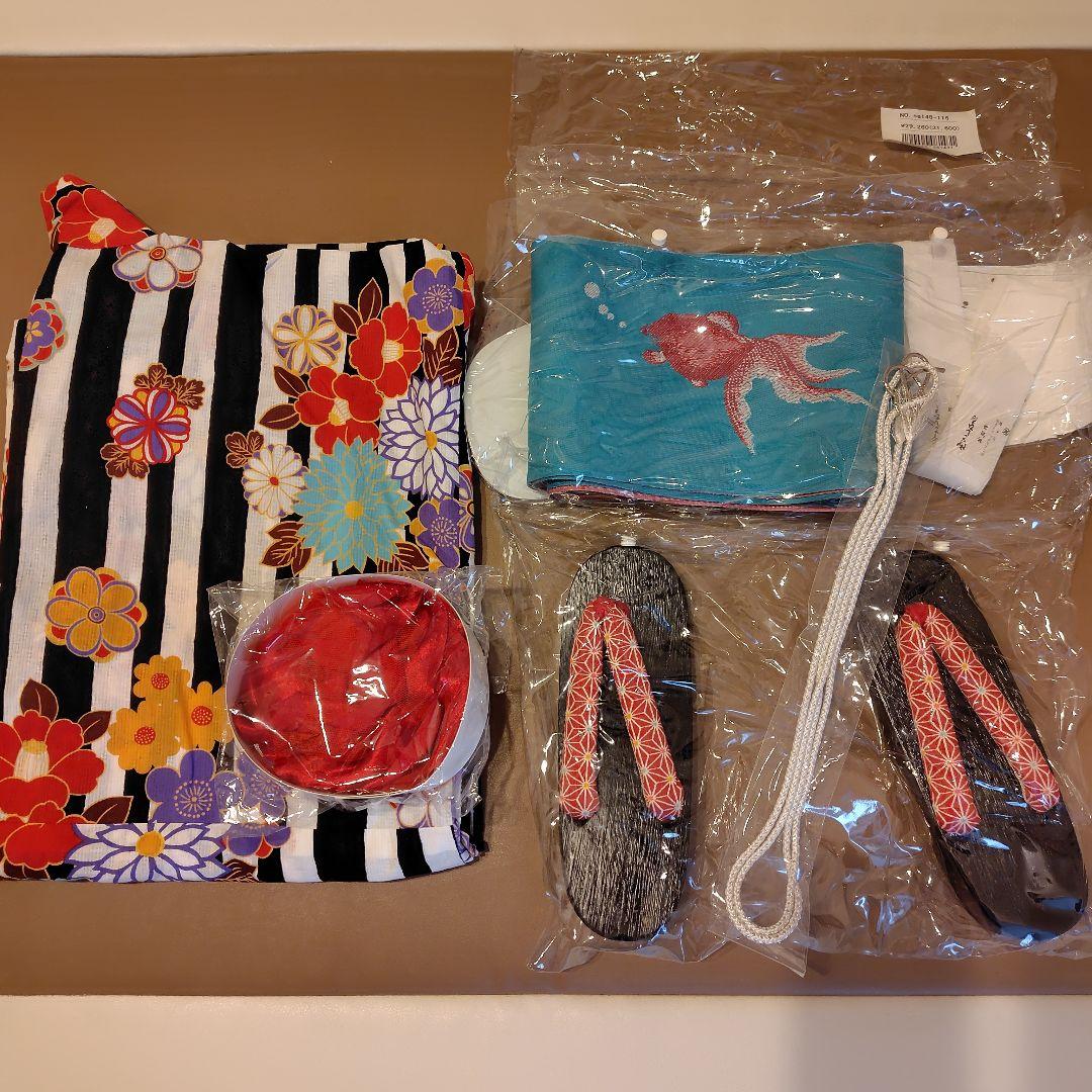 浴衣8点セット　浴衣、平帯、下駄、コサージュ、帯飾り、前板、腰ひも×2