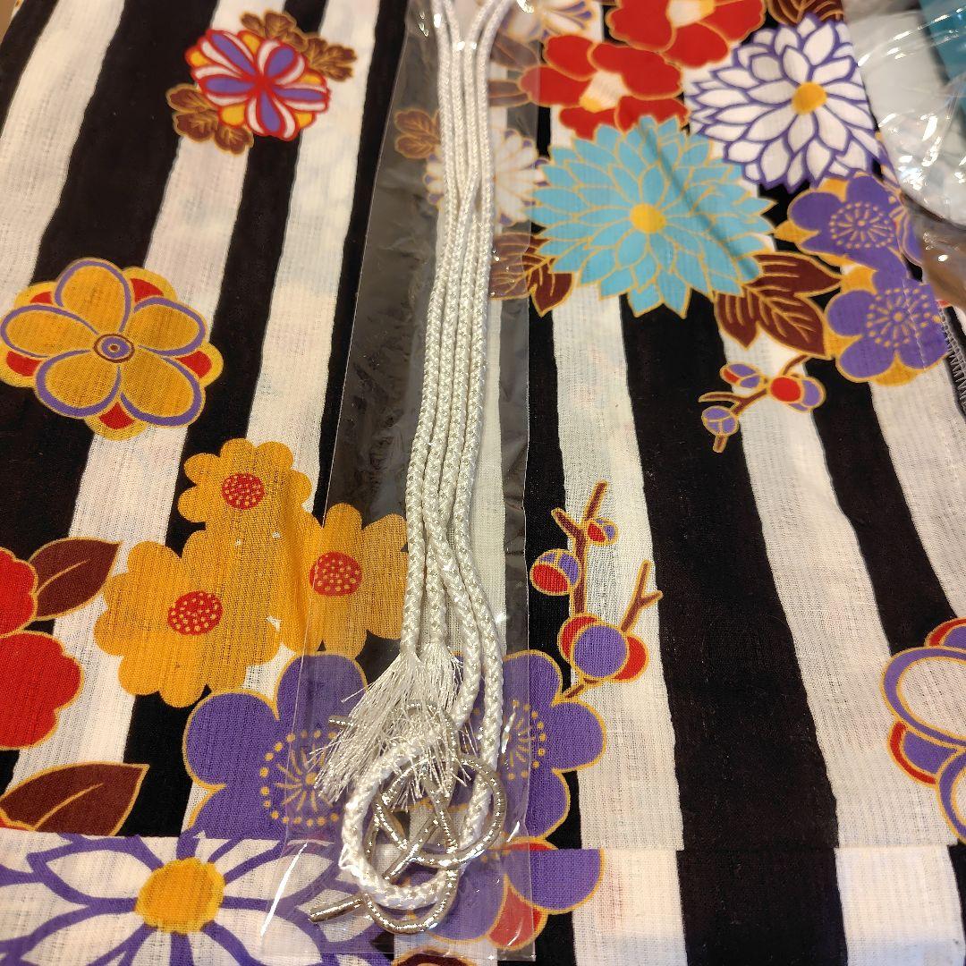 浴衣8点セット　浴衣、平帯、下駄、コサージュ、帯飾り、前板、腰ひも×2