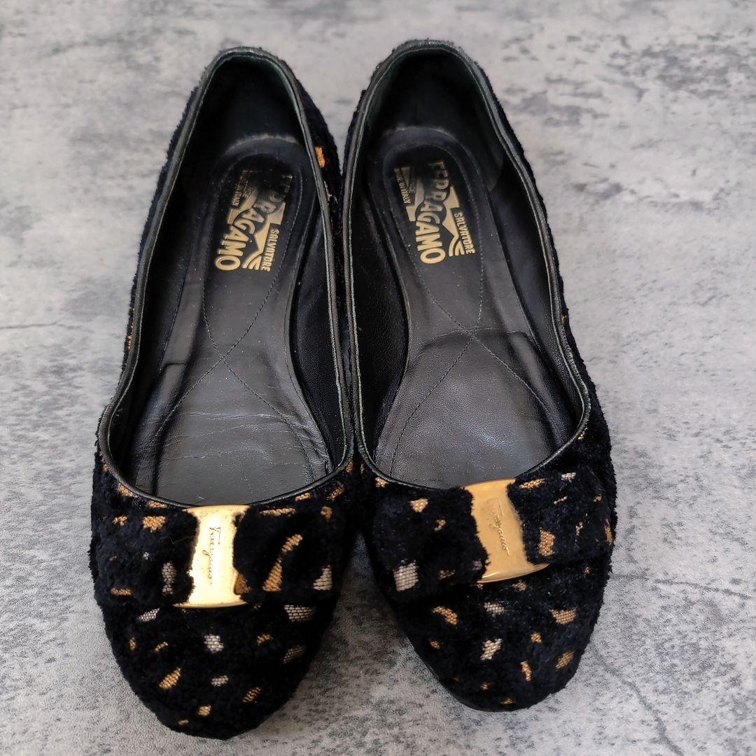 フェラガモ ヴァラ フラットシューズ 23.5〜24 黒 金 ラメ 裏張り済 冬