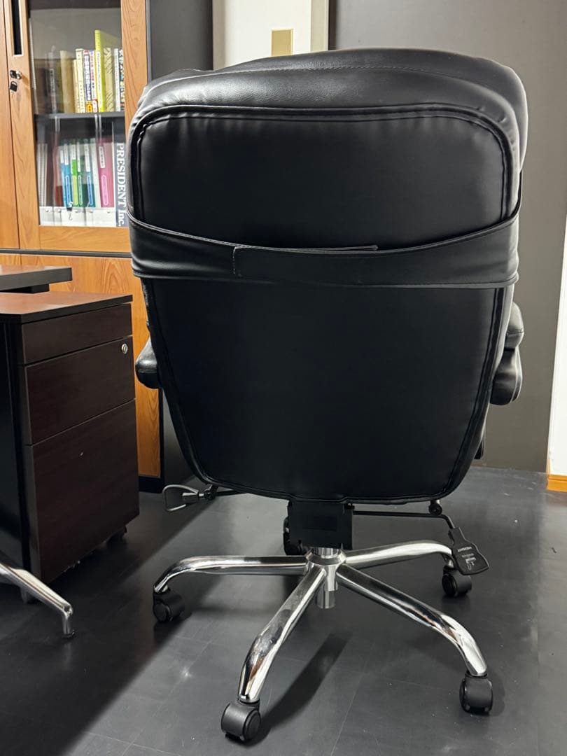 エグゼクティブチェア ブラック リクライニング機能　脚置き付
