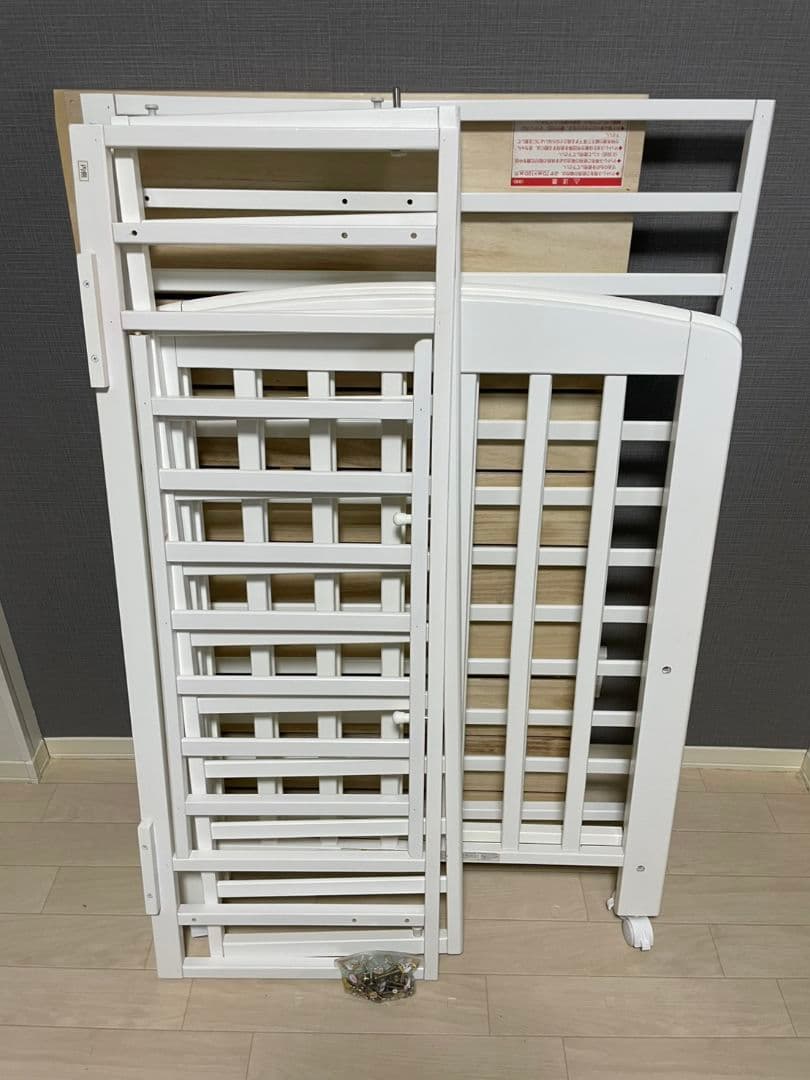 カトージ ベビーベッド ハイタイプ 床板すのこ ホワイト 収納棚 キャスター付