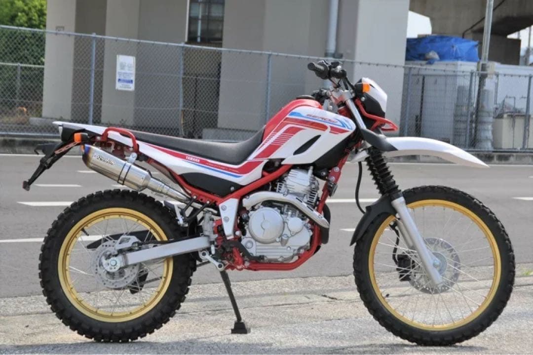 新品　ヤマハ スリップオンマフラー異形サイレンサーブルーセロー250