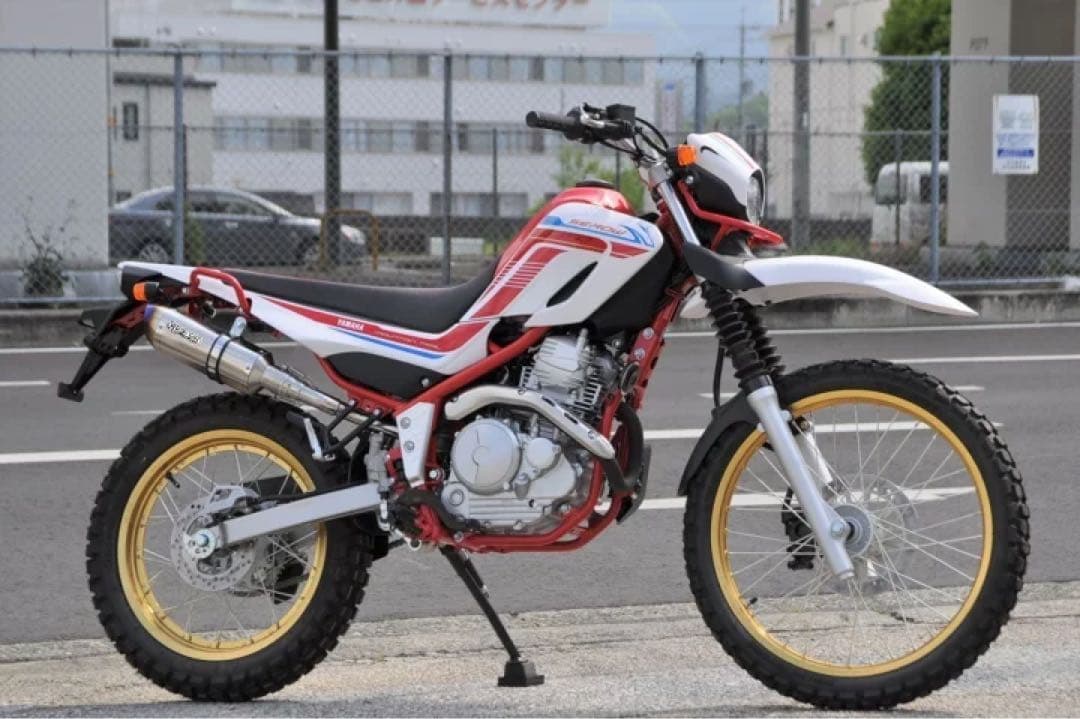 新品　ヤマハ スリップオンマフラー異形サイレンサーブルーセロー250