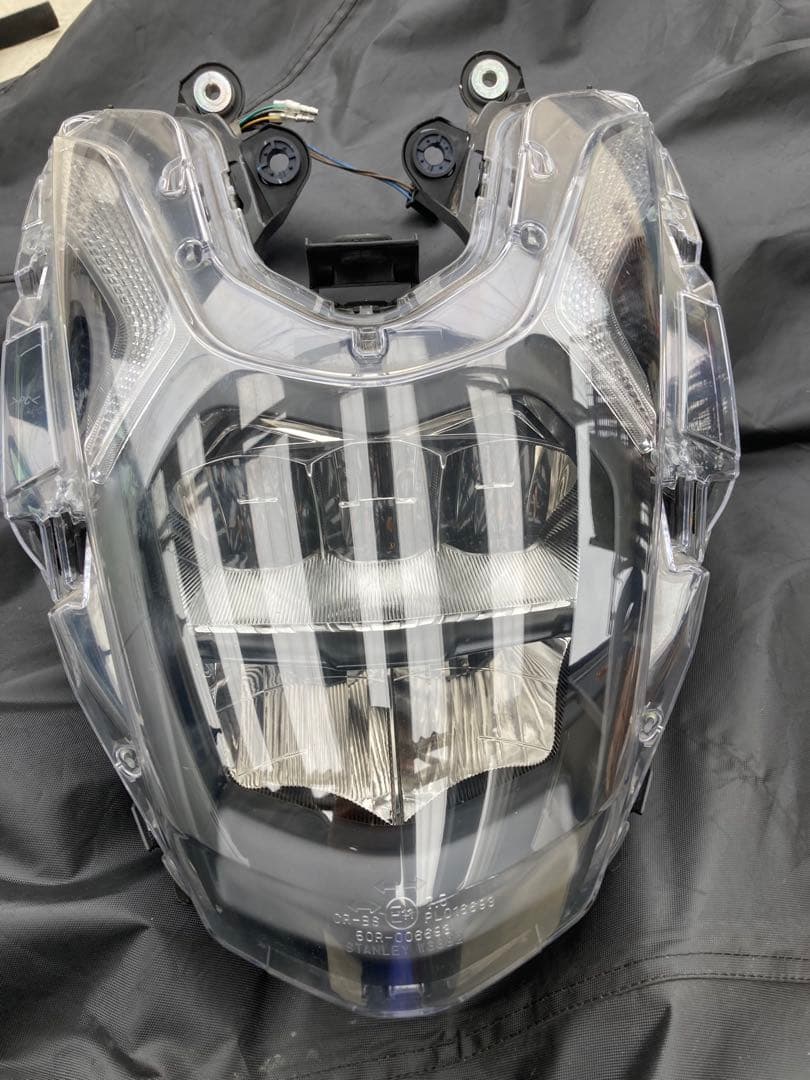 トリシティ125ヘッドライトLEDユニット