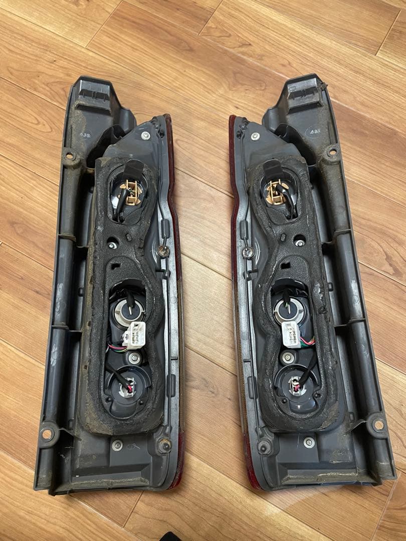 ハイエース4型以降　テールライト　純正
