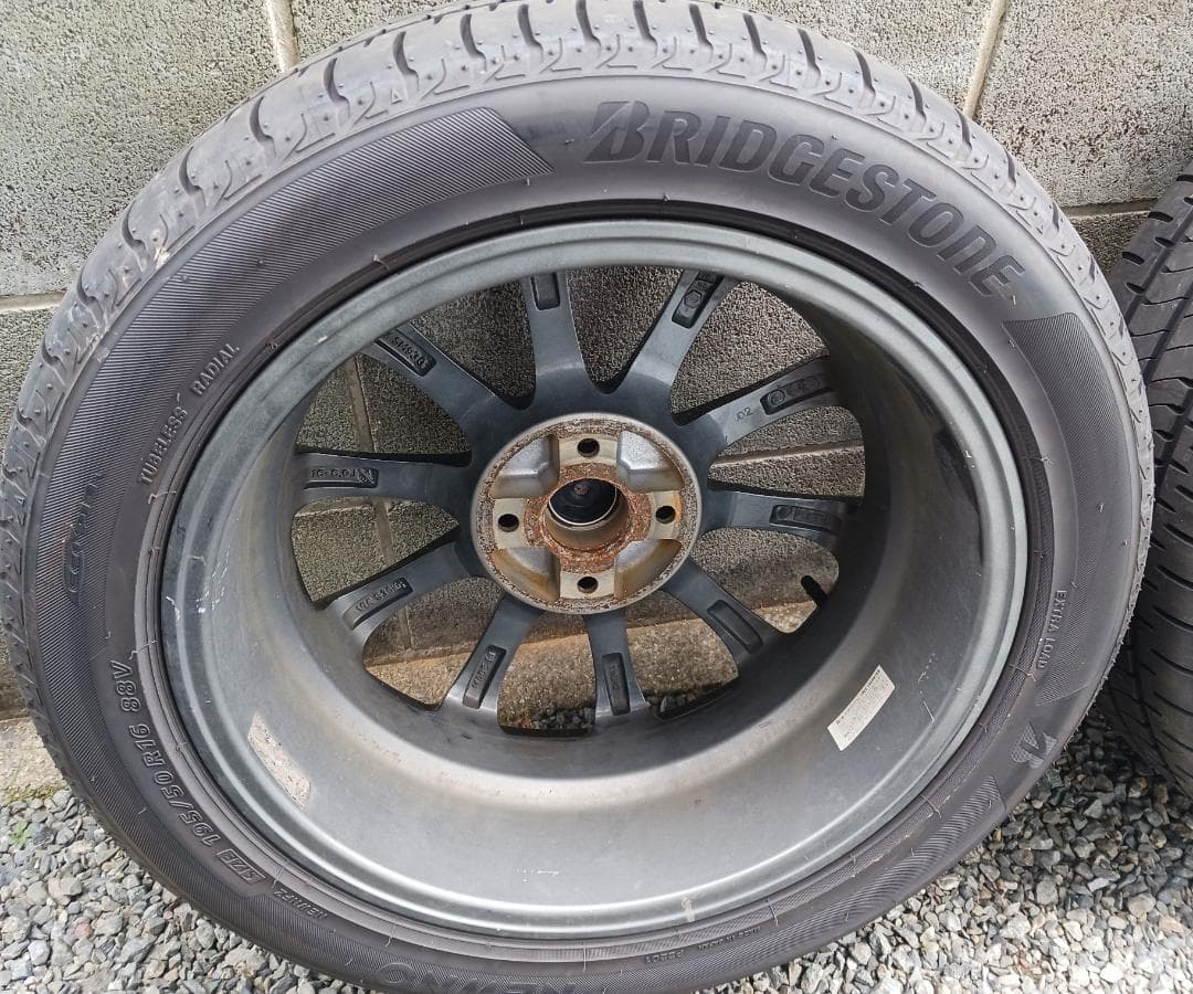 Nです。他の方は購入できません。トヨタ純正16インチアルミホイール