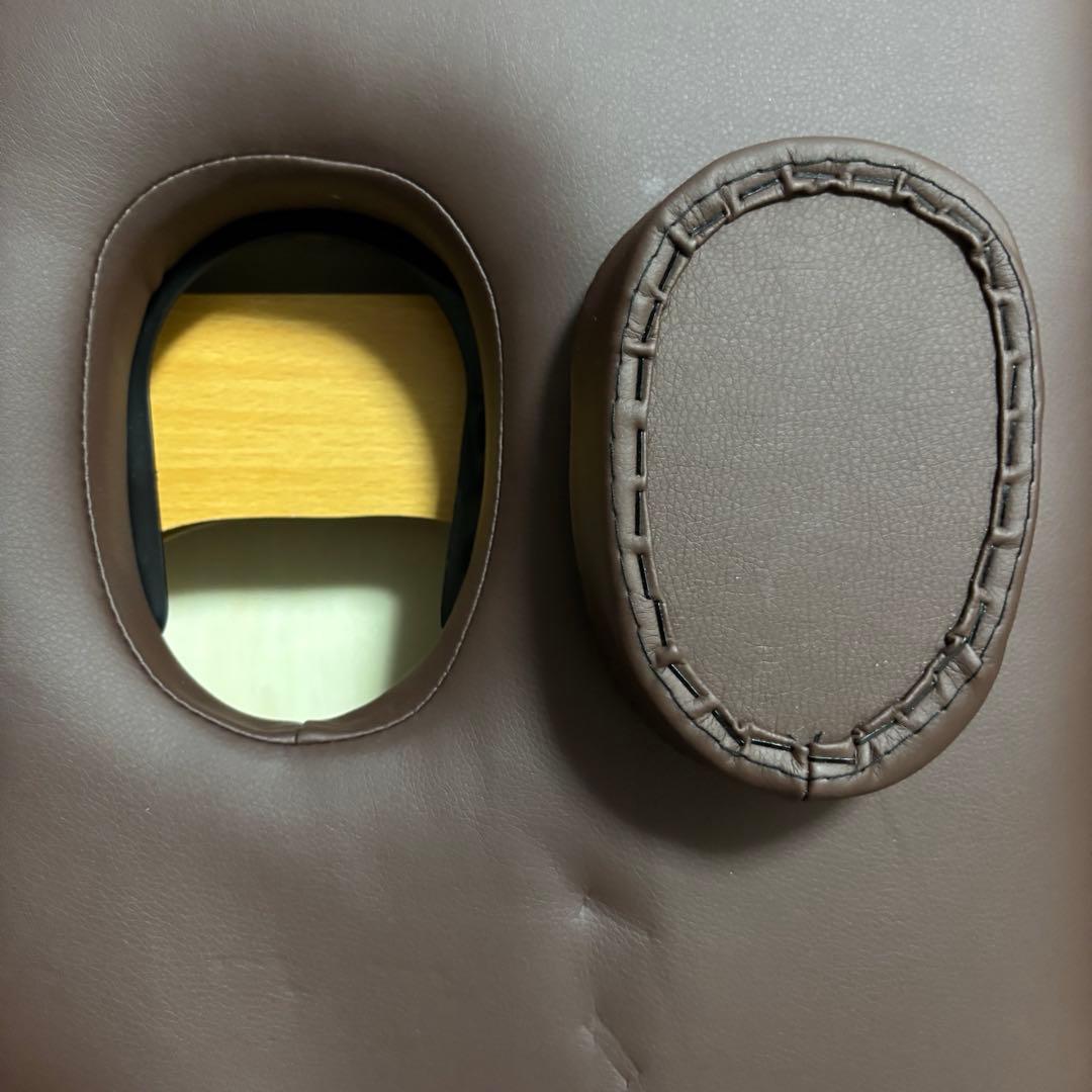 折りたたみ式のマッサージテーブル