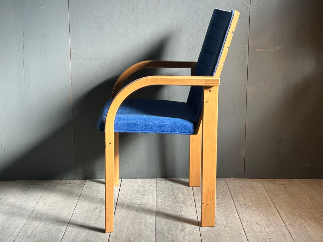 ① マグヌスオルセン　デンマーク　MAGNUS OLESEN アームチェア　GG