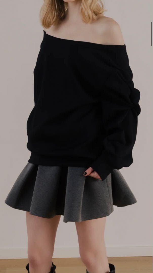 THE TOE Opern Off-shoulder Sweat ブラックM