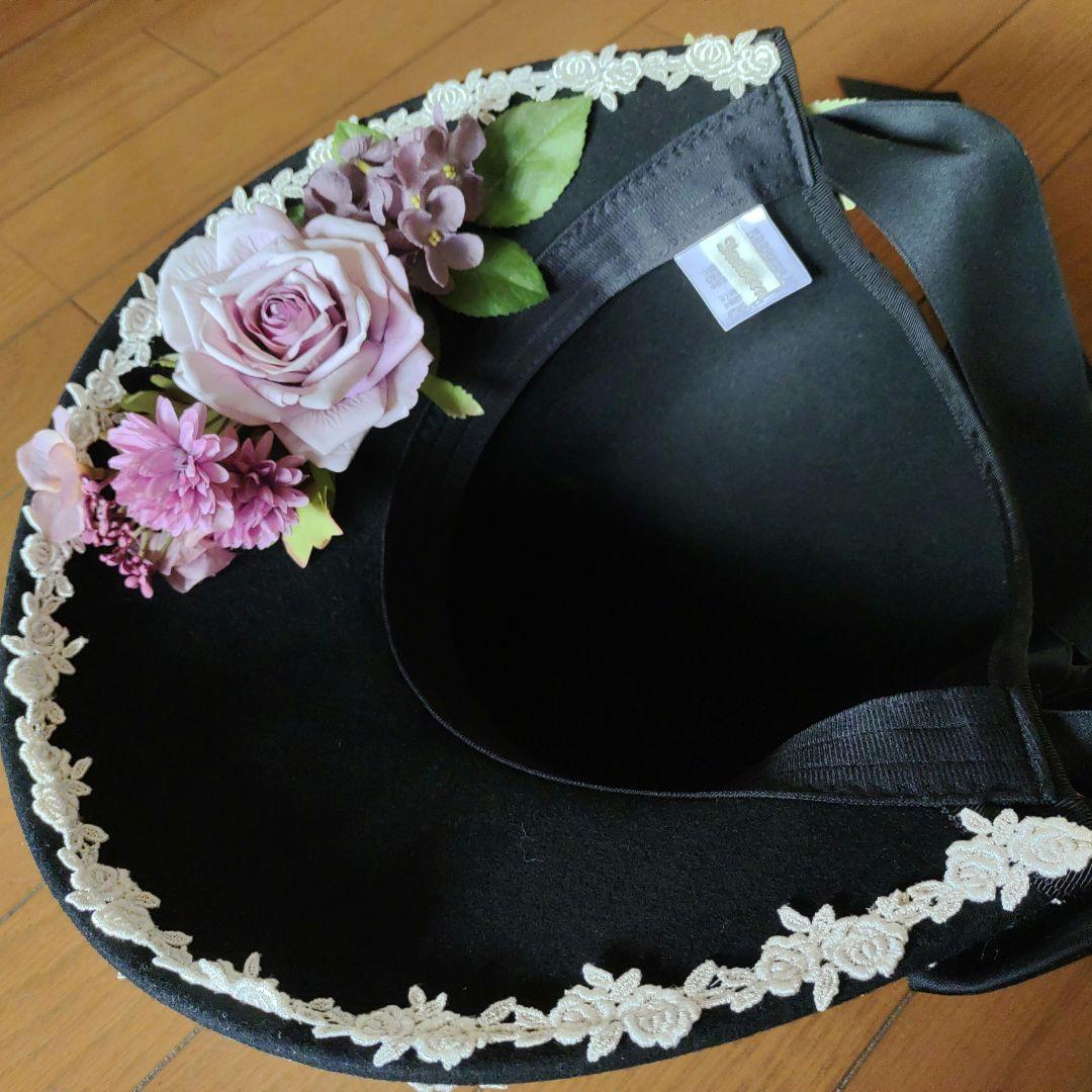 イノセントワールド　黒い花飾り付き広つばハット