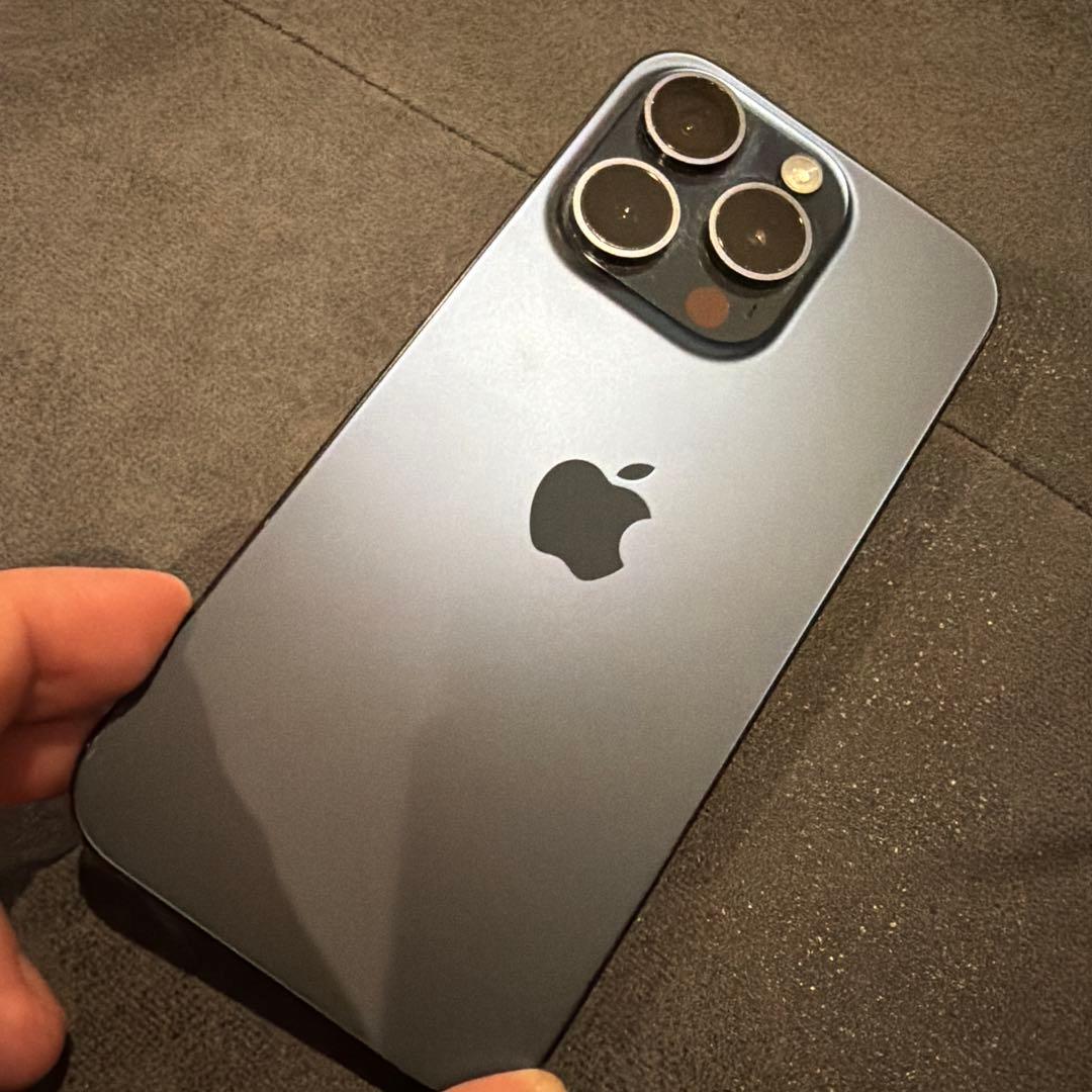 iPhone 15 Pro ブルー　SIMフリー　美品です