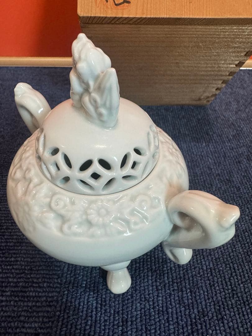 2005 有田焼 清兵衛 三足 獅子　白磁香炉　未使用