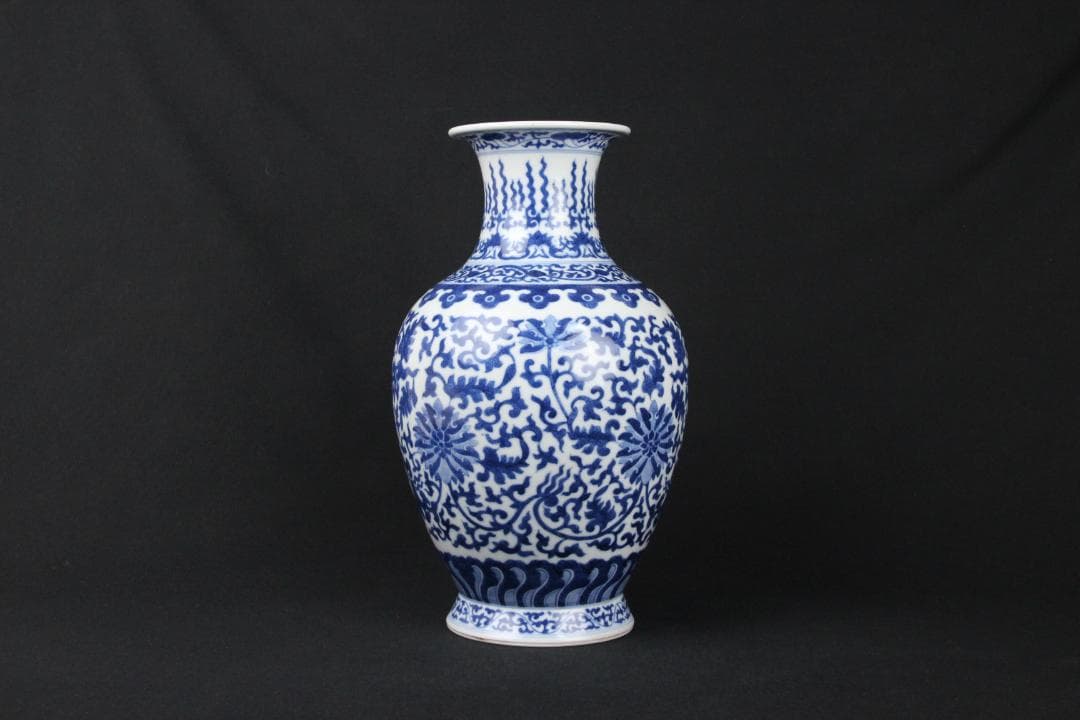 中国美術 大清乾隆年製 景徳鎮　磁器 青花　細密手描纏枝文　花瓶 FJM12-2