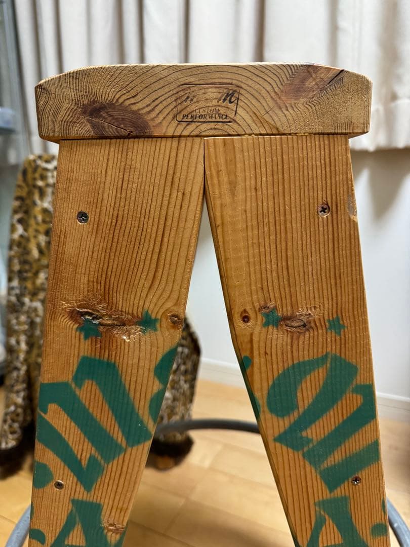 m&m custom performance furniture 角スツール大