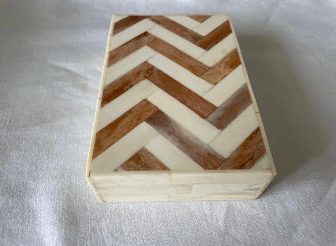 美品 オブジェ ナチュラル シンプル 北欧 ヘリンボーン　デザイン　小物入れ