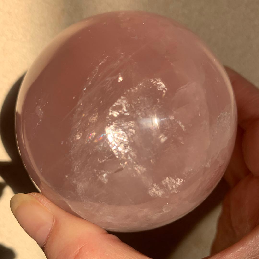 ローズクォーツスフィア大玉約77.3mm 虹有り　天然石置物　丸玉…②